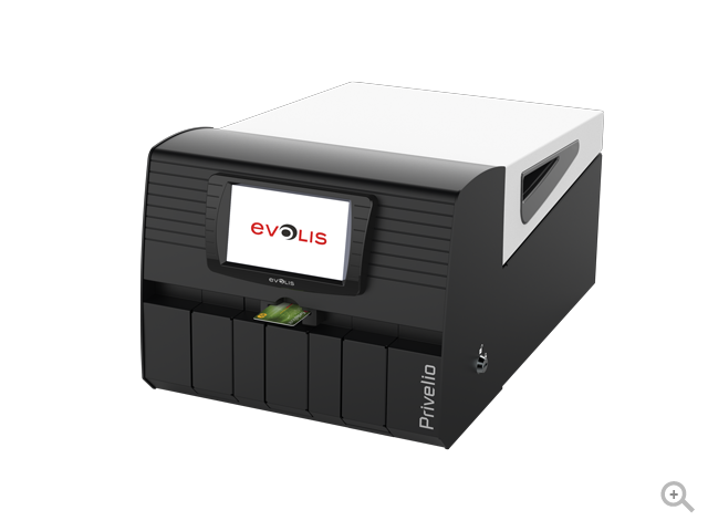 privelio-impressora-evolis-com-cartão.png